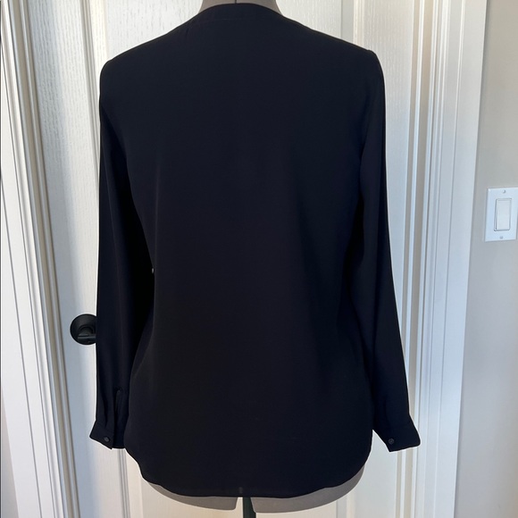 Banana Republic V Neck Popover Top - Picture 3 of 7